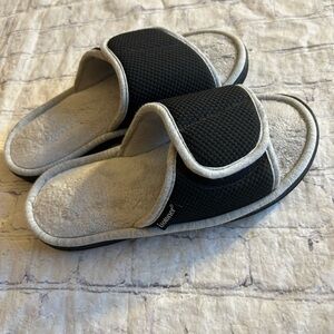 ISOTONER SPORT ADJUSTABLE SLIDE SLIPPERS MEMORY FOAM CUSHION FOOTBED SIZE 9.5-10